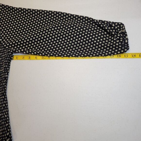 Truth Shirring Spocked Elegant Black and White Daisy Floral Boho Women's Top - Picture 9 of 9